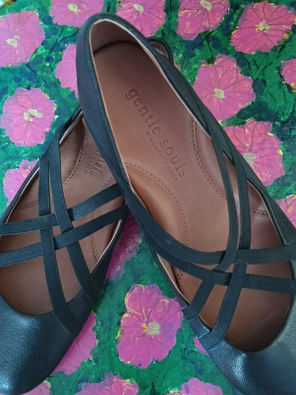 gentle souls Black Crisscross Elastic Ballet Flats